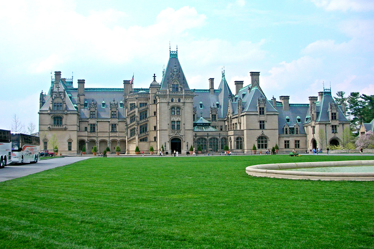 Biltmore Estate and
The Chihuly Exhibition tour image